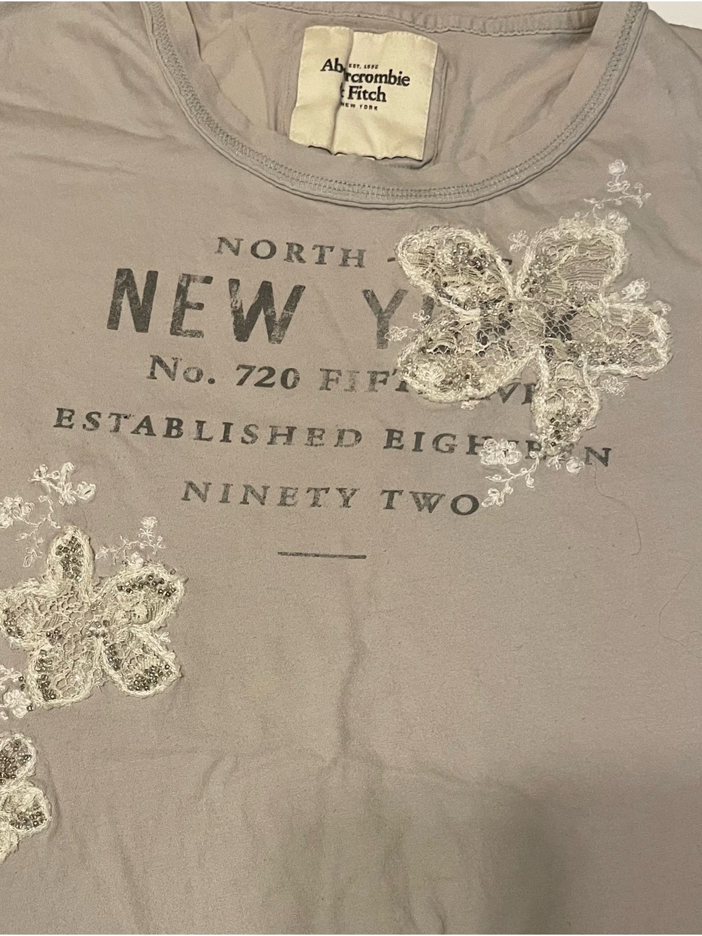 Abercrombie & Fitch Light Grey Graphic Tee with Cream Lace Appliqué - Picture 3 of 5